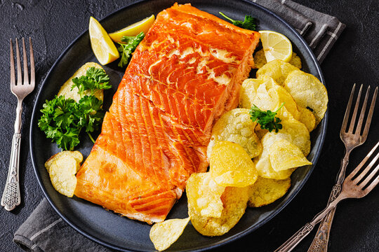 Hot smoked salmon fillet with potato chips