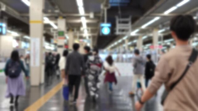 スローモーション撮影した阪急大阪梅田駅の背景動画