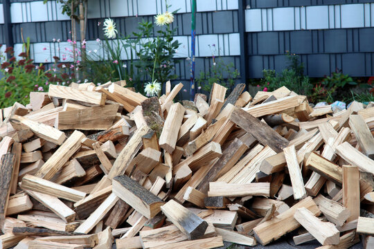 Der Winter kann kommen. Brennholz f&uuml;r den Kamin