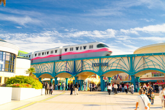 JR京葉線・舞浜駅前風景