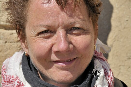 Woman (50-55), desert trekking, Erg Chebbi, Morocco