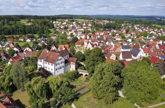 Henfenfeld Castle, also known as Pfinzingschloss, H&ouml;henburg, built around 1200 in the late Middle Ages, today opera academy and event location, in the back Henfenfeld, district of N&uuml;rnberger Land, Middle Franconia, Franconia, Bavaria, Germany