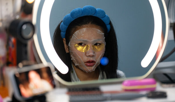Thai Girl uses Facial Mask for Skin Complection 