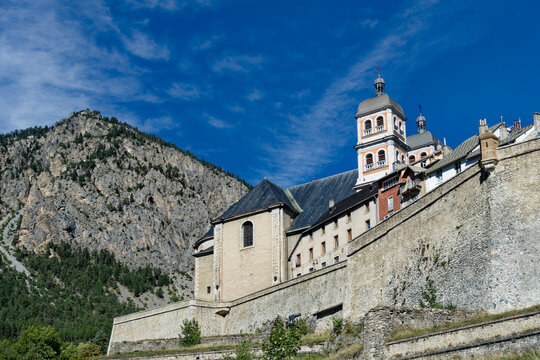Briancon Altstadt mit Kirche Notre-Dame-et-Saint-Nicolas de Brian&ccedil;on