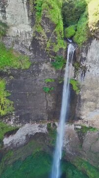 One of the hidden tourist destinations that remains unknown to many travelers is Sambabo Waterfall, located in the Ulu Mambi area of Mamasa, West Sulawesi, Indonesia. Known as one of the tallest water