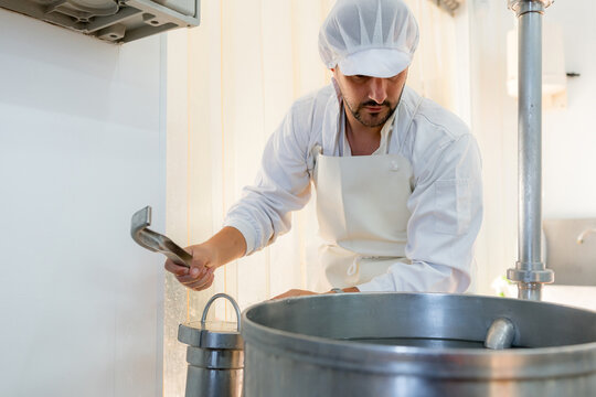 Cheesemaker adjust pasteurizer heat during artisanal production