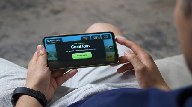 Mobile gamer reaches the finish screen after completing a colorful side-running challenge on a smartphone, highlighting casual gaming, achievement and digital entertainment.