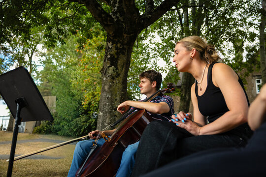 Musicians and singer in the garden