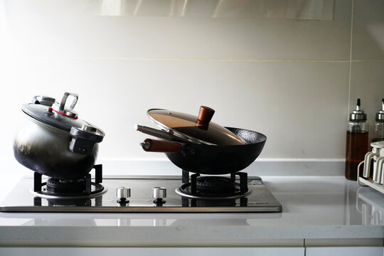 Cooking utensils and seasoning jars in the kitchen