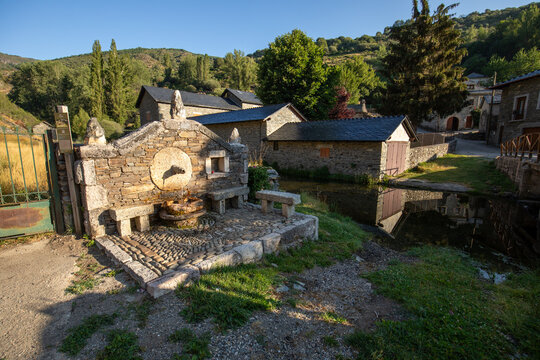Stone fountain in the village of Vivero de Oma&ntilde;a in Le&oacute;n, Castile and Le&oacute;n, Spain