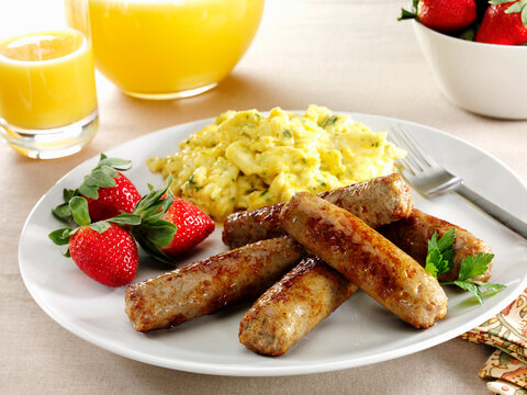 Turkey sausage links with scrambled eggs, strawberries