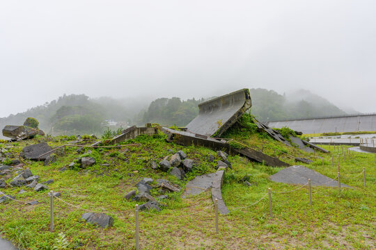 岩手県田野畑村の震災遺構・明戸海岸防潮堤 東日本大震災の津波で破壊された防潮堤の被災状況