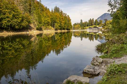 View of Riessersee lake surrounded by autumn-colored trees and mountains in Garmisch-Partenkirchen, Bavaria, Germany.