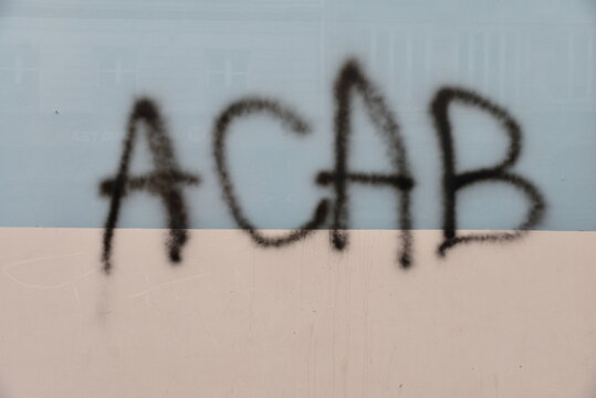 Slogan ACAB sur mur &agrave; Paris, France