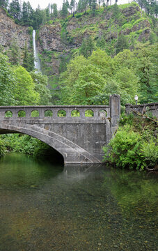 Concrete arch bridge and fall vertical - Multnomah Falls, Oregon