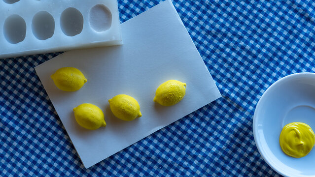hobby painting with silicon lemon