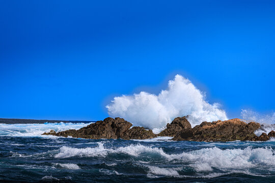 The crashing waves at Playa Las Viudas