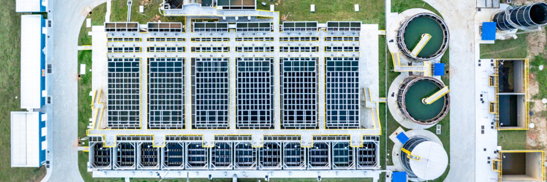 Aerial view of a modern water treatment plant featuring modular filtration tanks, sedimentation basins, and circular clarifiers in an industrial facility.