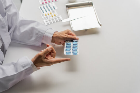  Mature Asian pharmacist describe medicine to patient