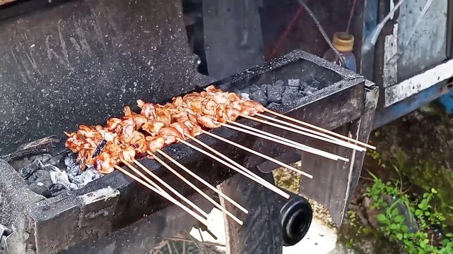 Cooking meat at high temperatures and in direct contact with charcoal or flames can trigger the formation of two harmful chemical compounds: heterocyclic amines and polycyclic aromatic hydrocarbons.