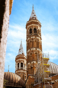 Duomo con campanile, architettura antica di Padova, Italia