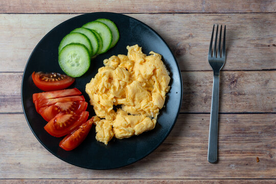 Scrambled Eggs with Fresh Tomato and Cucumber