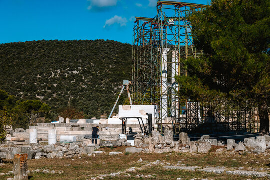 Restauration sur le site d'Epidaure en Gr&egrave;ce, class&eacute; &agrave; l'Unesco