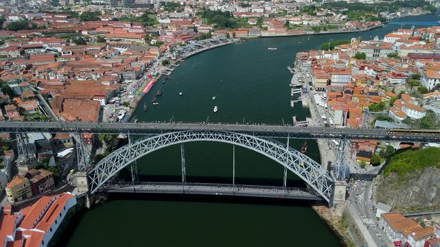 Dom Lu&iacute;s I Bridge, Riverboats and Porto's Historic Waterfront
