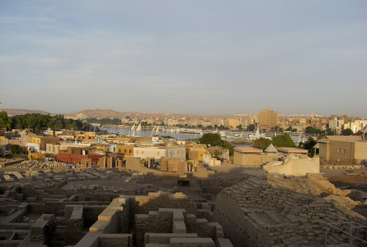 Egypte, &Icirc;le El&eacute;phantine et vue sur Assouan