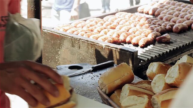 Street Vendor Preparing Traditional Argentine Choripan Sausage Sandwich And Receiving Cash Payment - 4K