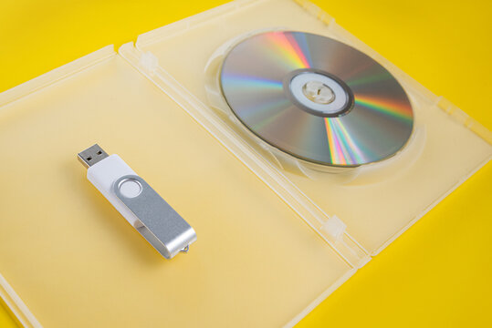 Storage devices comparison data storage