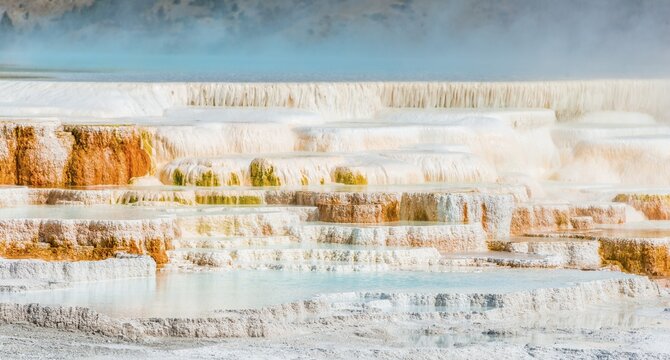 Sinter terraces with calcareous tuff deposits, hot springs, colorful mineral deposits, Palette Springs, Lower Terraces, Mammoth Hot Springs, Yellowstone National Park, Wyoming, USA
