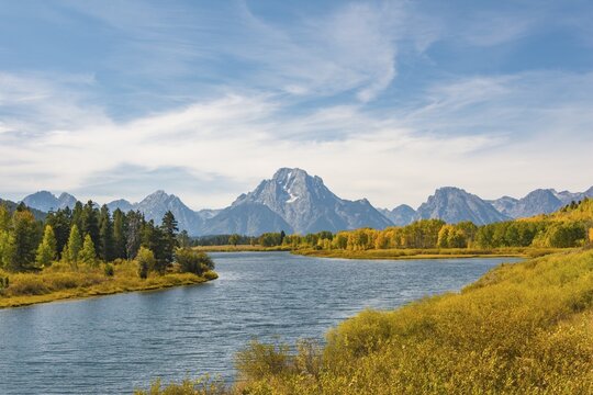 Snake River at Oxbow Bend, back Mount Moran, Teton Range, Grand Teton National Park, Wyoming, USA