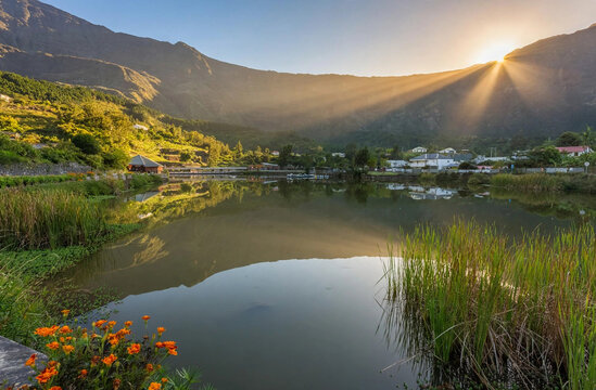 Lever du soleil sur Cilaos, &icirc;le de la R&eacute;union 