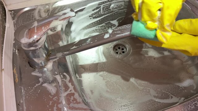 Scrubbing Faucet Aerator with Sponge in Yellow Gloves
