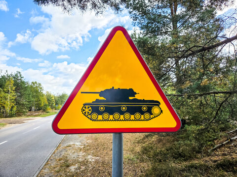 Triangular warning sign &ndash; caution: tanks