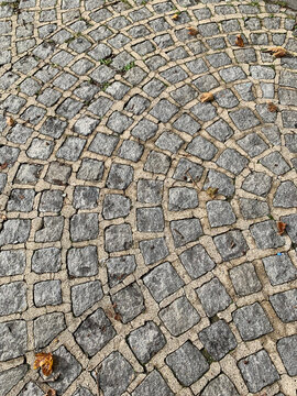 Granite cobblestone paving in a fan pattern