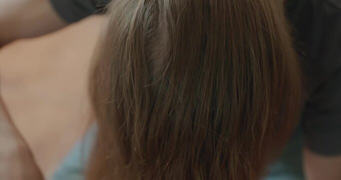 Close-up male hand is combing long hair with a comb. 4K 10-bit
