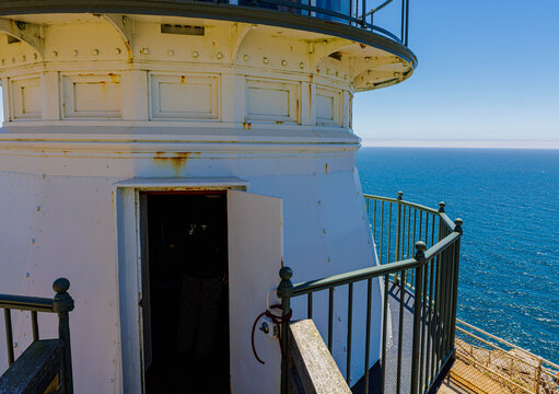 Historic Pt. Reyes Lighthouse Tower High Above The Pacific Ocean, Pt. Reyes National Seashore, California, USA