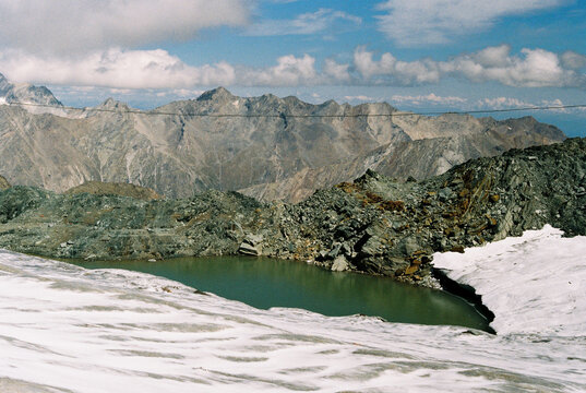A view on the Swiss Alps, with the lake