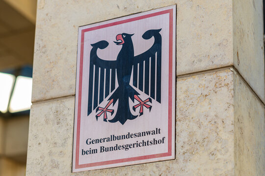 SYMBOLBILD - Ein Schild mit Bundesadler kennzeichnet den Generalbundesanwalt beim Bundesgerichtshof.