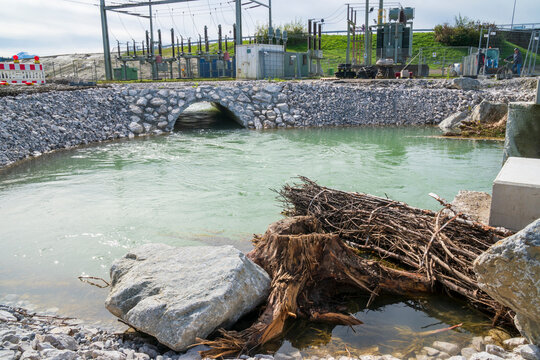 Neubau einer Fischleiter am Lech als Fischaufstiegshilfe zur Laichwanderung &uuml;ber die Staumauer des Wasserkraftwerks bei Lechbruck