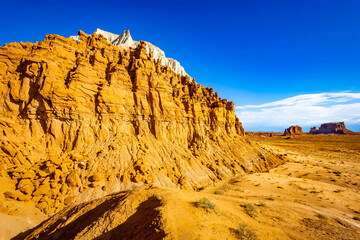 Towering sandstone cliffs along Goblin's Lair trail © PhotoSpirit