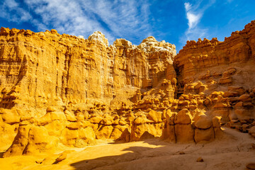 Towering sandstone cliffs and hoodoos at Goblin Valley © PhotoSpirit