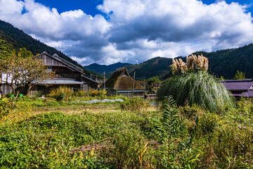 美山町 茅葺屋根の古民家 © miiko