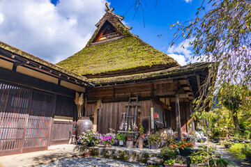 美山町 茅葺屋根の古民家 © miiko