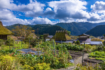 美山町 茅葺屋根の古民家 © miiko