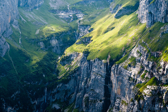 Grassy slopes and rocky gorge between Fuorcla da Gavirolas pass