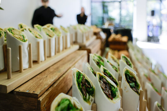 Wraps auf einem Buffet