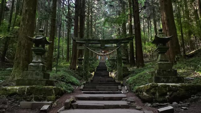 苔むした阿蘇の上色見熊野座神社